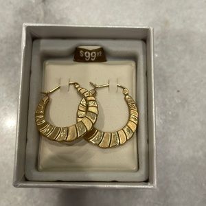 10k gold hoop earrings - must have pierced ears